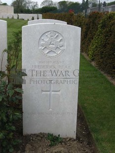 MONT HUON MILITARY CEMETERY, LE TREPORT - BEAL, FREDERICK