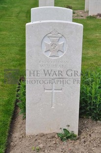 MONT HUON MILITARY CEMETERY, LE TREPORT - BEALE, W J