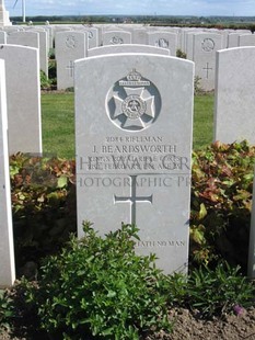 MONT HUON MILITARY CEMETERY, LE TREPORT - BEARDSWORTH, J