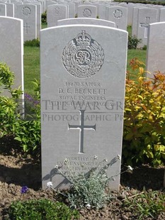MONT HUON MILITARY CEMETERY, LE TREPORT - BECKETT, DAVID CHARLES