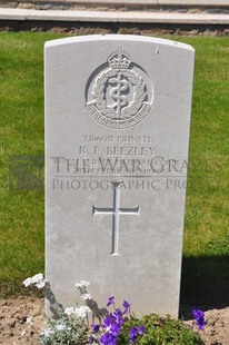 MONT HUON MILITARY CEMETERY, LE TREPORT - BEEZLEY, REGINALD FREDERICK