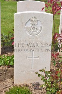 MONT HUON MILITARY CEMETERY, LE TREPORT - BENNETT, GEORGE H. H.