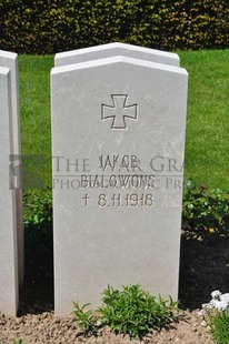 MONT HUON MILITARY CEMETERY, LE TREPORT - BIALOWONS, JAKOB