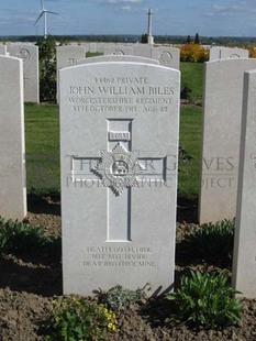 MONT HUON MILITARY CEMETERY, LE TREPORT - BILES, JOHN WILLIAM