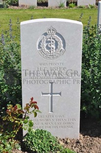 MONT HUON MILITARY CEMETERY, LE TREPORT - BISHOP, H C