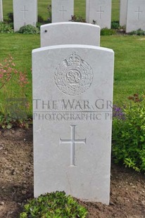 MONT HUON MILITARY CEMETERY, LE TREPORT - BLACKMAN, B B