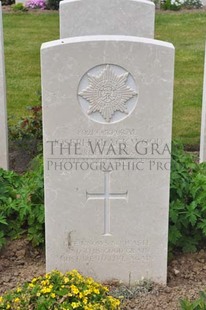 MONT HUON MILITARY CEMETERY, LE TREPORT - BLACKWOOD, JOSEPH