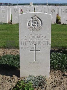 MONT HUON MILITARY CEMETERY, LE TREPORT - BODENHAM, ARTHUR JOHN