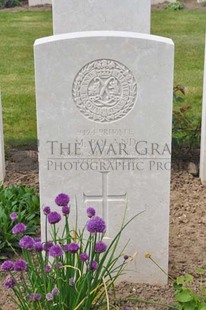 MONT HUON MILITARY CEMETERY, LE TREPORT - BOLAND, M