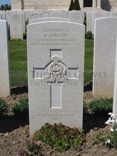 MONT HUON MILITARY CEMETERY, LE TREPORT - BOLTON, A