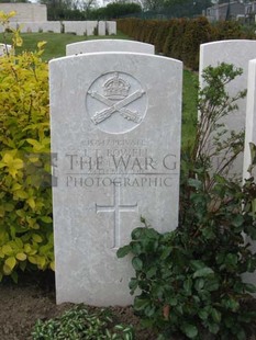 MONT HUON MILITARY CEMETERY, LE TREPORT - BOWELL, J T