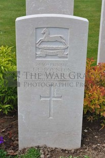 MONT HUON MILITARY CEMETERY, LE TREPORT - BOYNTON, J E