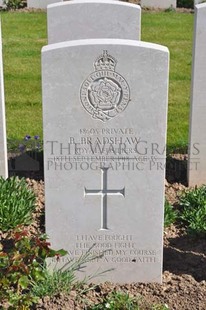 MONT HUON MILITARY CEMETERY, LE TREPORT - BRADSHAW, B
