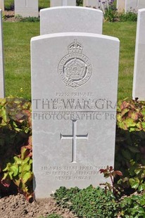 MONT HUON MILITARY CEMETERY, LE TREPORT - BRANAGAN, JAMES