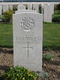 MONT HUON MILITARY CEMETERY, LE TREPORT - BREEZE, A
