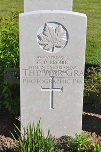 MONT HUON MILITARY CEMETERY, LE TREPORT - BRODERSEN, JENS