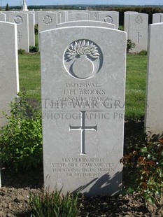MONT HUON MILITARY CEMETERY, LE TREPORT - BROOKS, JOHN HENRY