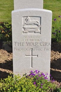 MONT HUON MILITARY CEMETERY, LE TREPORT - BROOKS, J H