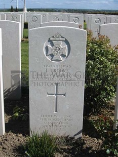 MONT HUON MILITARY CEMETERY, LE TREPORT - BROOKS, LLEWELLYN