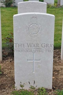 MONT HUON MILITARY CEMETERY, LE TREPORT - BROWN, C