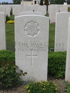 MONT HUON MILITARY CEMETERY, LE TREPORT - BROWN, J F