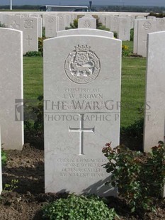 MONT HUON MILITARY CEMETERY, LE TREPORT - BROWN, JOHN WILLIAM