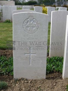 MONT HUON MILITARY CEMETERY, LE TREPORT - BROWN, S