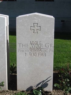 MONT HUON MILITARY CEMETERY, LE TREPORT - BRUNS, ADOLF