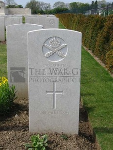 MONT HUON MILITARY CEMETERY, LE TREPORT - BRYAN, DOUGLAS JOHN