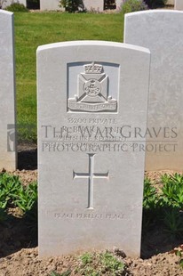 MONT HUON MILITARY CEMETERY, LE TREPORT - BUCKLAND, R