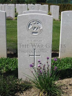 MONT HUON MILITARY CEMETERY, LE TREPORT - BUGBY, H S