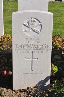 MONT HUON MILITARY CEMETERY, LE TREPORT - BUGG, THOMAS FREDERICK