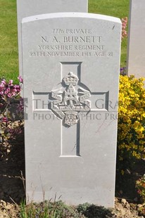 MONT HUON MILITARY CEMETERY, LE TREPORT - BURNETT, NORMAN A.