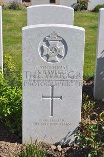 MONT HUON MILITARY CEMETERY, LE TREPORT - CAMFIELD, SIDNEY