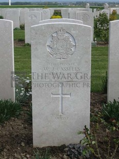 MONT HUON MILITARY CEMETERY, LE TREPORT - CASSELLS, W J