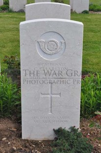 MONT HUON MILITARY CEMETERY, LE TREPORT - CHARLTON, C