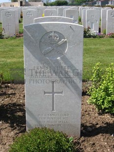 MONT HUON MILITARY CEMETERY, LE TREPORT - CHERRY, ERNEST