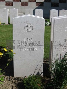 MONT HUON MILITARY CEMETERY, LE TREPORT - CHRISTENSEN, HANS