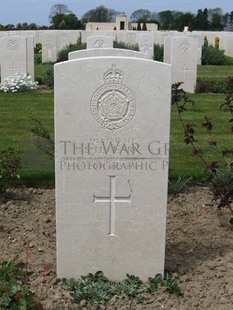 MONT HUON MILITARY CEMETERY, LE TREPORT - CLARK, S H