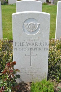 MONT HUON MILITARY CEMETERY, LE TREPORT - CLARKE, ARTHUR