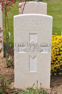 MONT HUON MILITARY CEMETERY, LE TREPORT - CLARKE, B