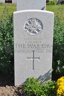 MONT HUON MILITARY CEMETERY, LE TREPORT - CLARKE, FRED