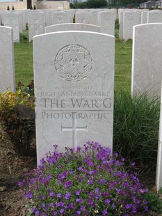 MONT HUON MILITARY CEMETERY, LE TREPORT - CLARKE, HUGH SANDON