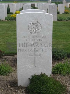 MONT HUON MILITARY CEMETERY, LE TREPORT - CLARKE, R B