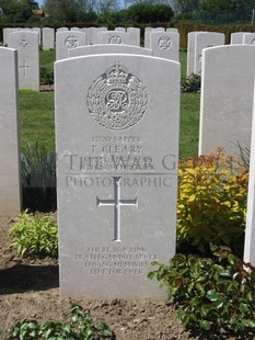 MONT HUON MILITARY CEMETERY, LE TREPORT - CLEARY, THOMAS
