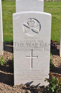 MONT HUON MILITARY CEMETERY, LE TREPORT - COCKER, LEONARD