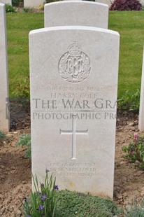 MONT HUON MILITARY CEMETERY, LE TREPORT - COLE, HARRY
