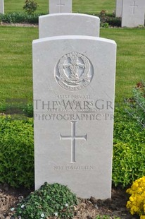 MONT HUON MILITARY CEMETERY, LE TREPORT - COLLINS, W