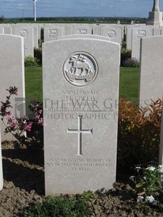 MONT HUON MILITARY CEMETERY, LE TREPORT - COLLIS, H
