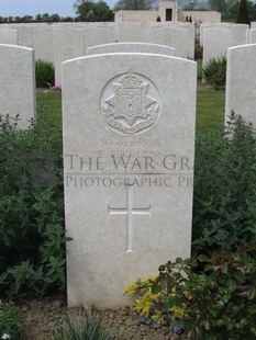 MONT HUON MILITARY CEMETERY, LE TREPORT - COLLISS, R E